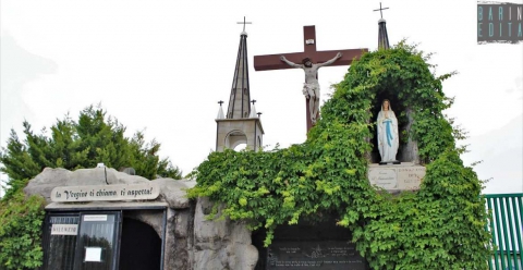Caverne, guglie e silenzio: a Noicattaro c'� una Grotta della Madonna di Lourdes
